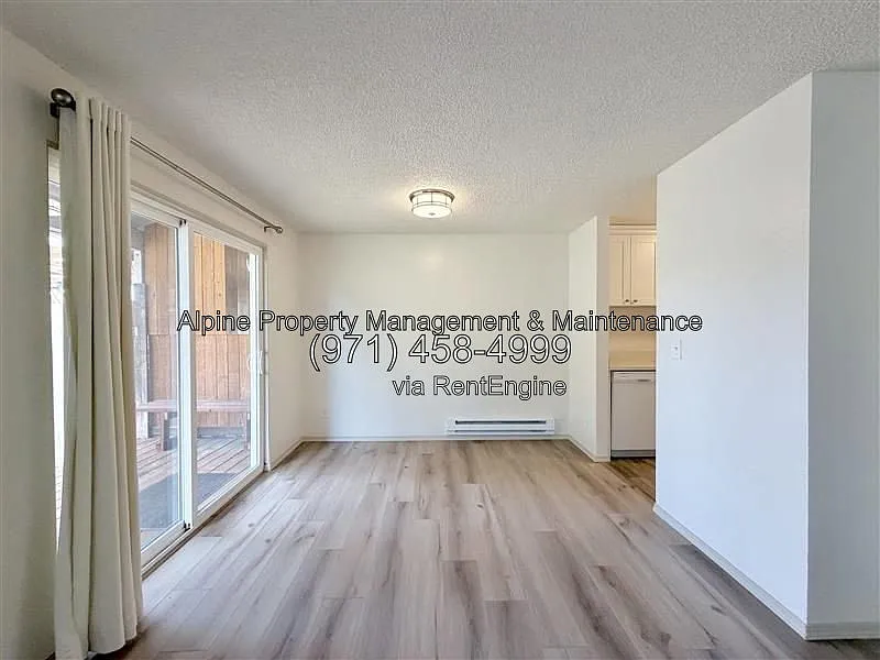 3 bed, 2.0 bath, 1208 sqft, $2,300 — Photo 3