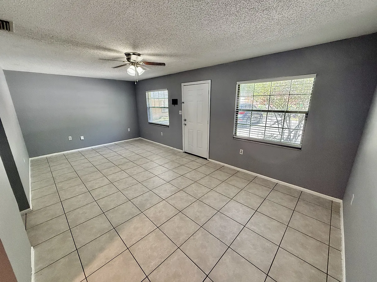 Photo 2 of 8 - 2436 Maple Ave #2436 - Sanford, FL Building Photo - 2436 Maple Ave #2436