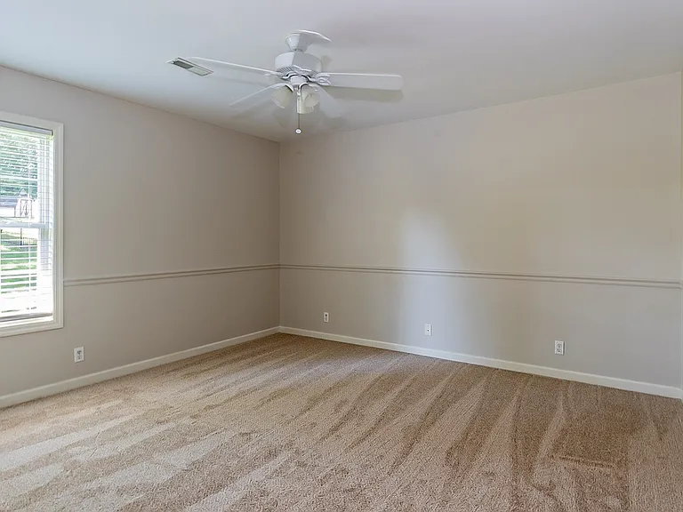 101 Donovan Ct — Photo 9
