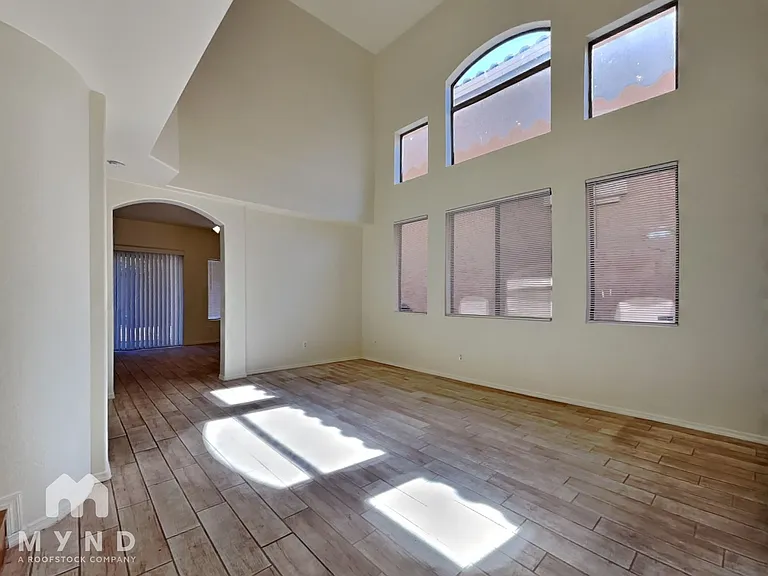 10524 W Almeria Rd — Photo 4