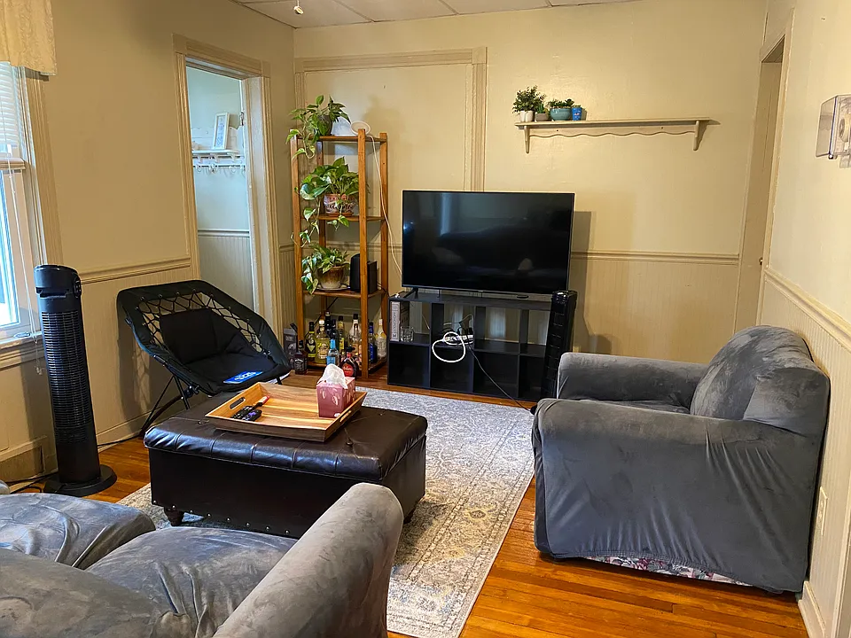 16 Seminary Ave #1R