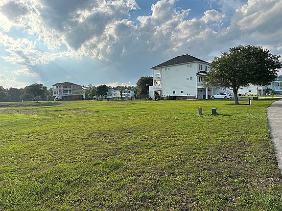 Lakefront lot, neighbor view