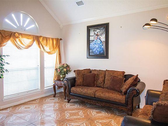 4th image of 2509 Basswood Dr