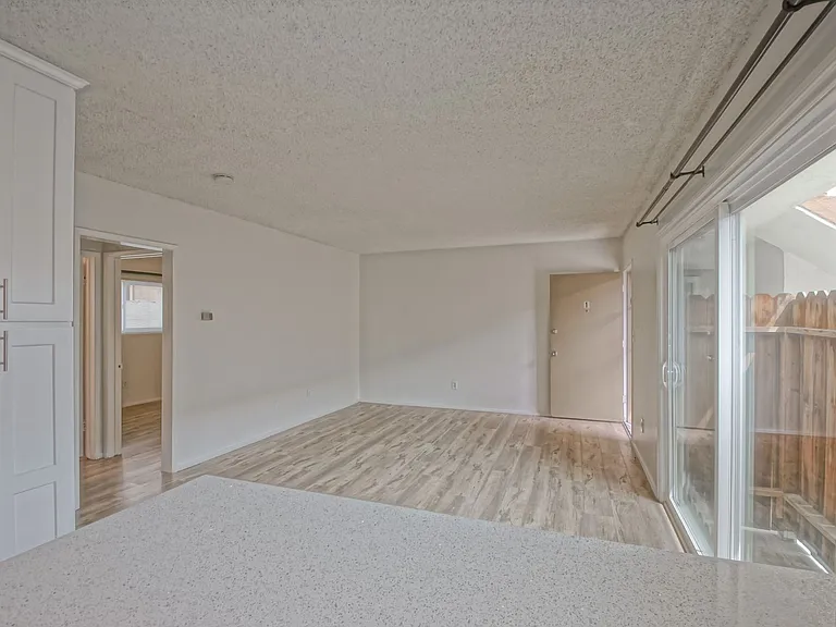 2307 Carnegie Ln — Photo 12
