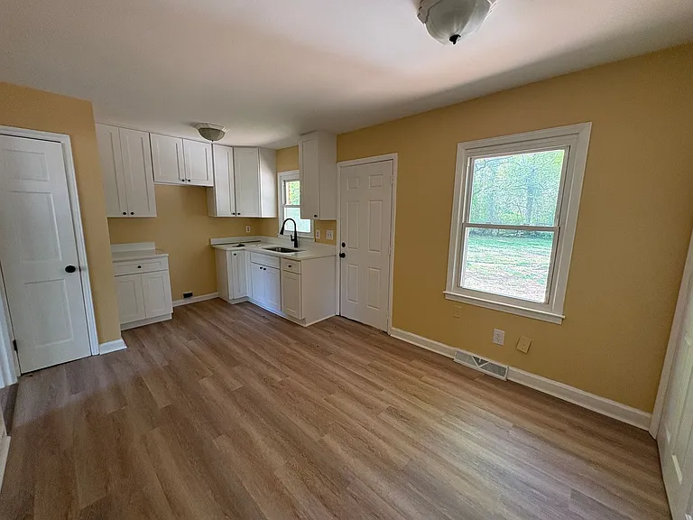800 Carrington Dr — Photo 3