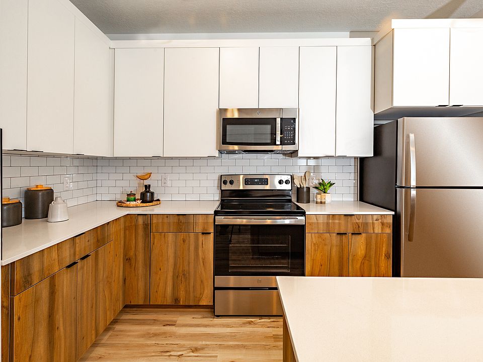 Towns at River's Edge - Kitchen