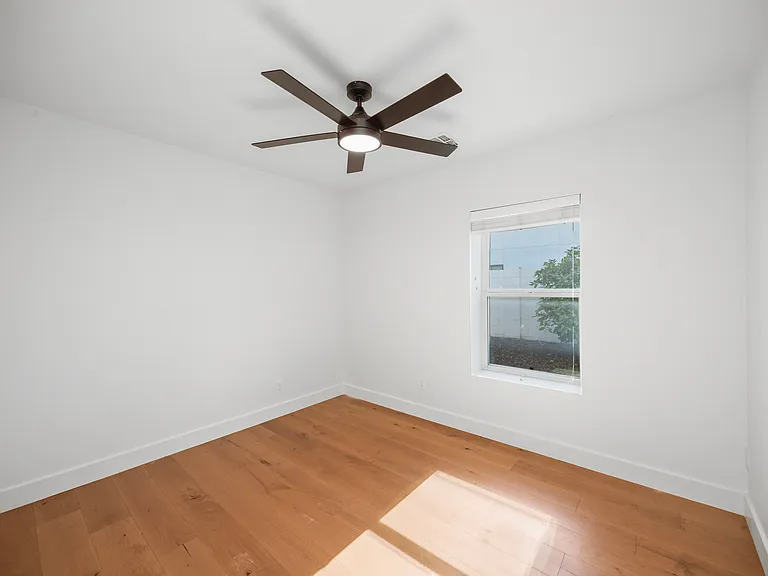 3247 E Roma Ave — Photo 20