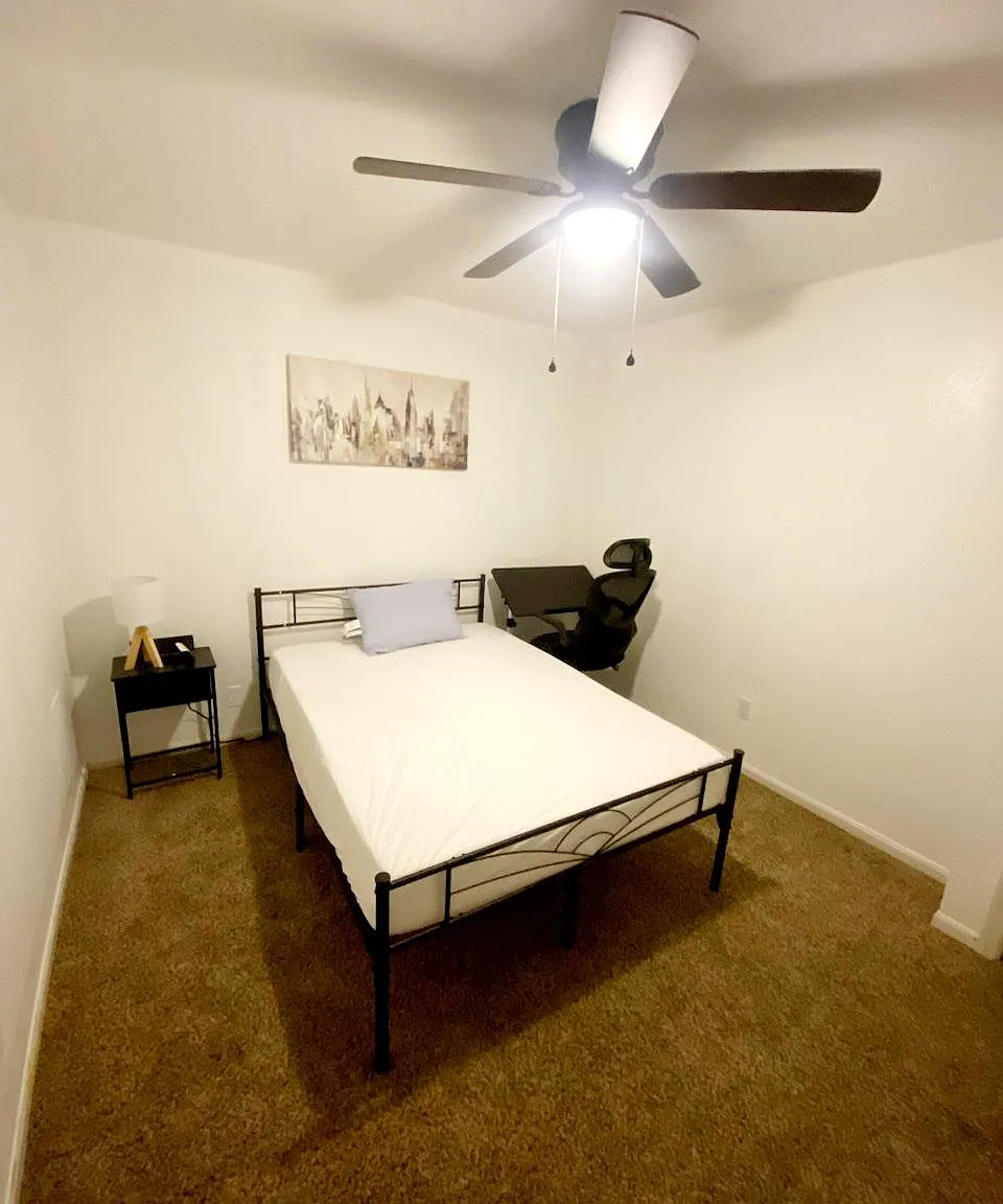 4 bed, 4.0 bath, 2000 sqft, $979 — Photo 1