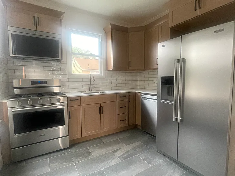89 Franklin Ave #2 — Photo 2
