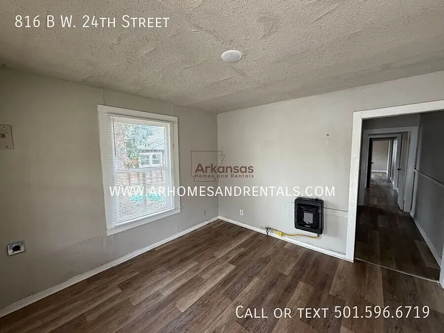 816 B W. 24th Street | 2 Bedrooms | 1 Full Bathroom $99 Deposit Special — Photo 3