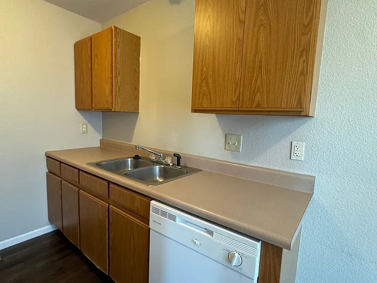 Bradford Terrace Apartments / 420 Britt Lane, RG — Photo 15