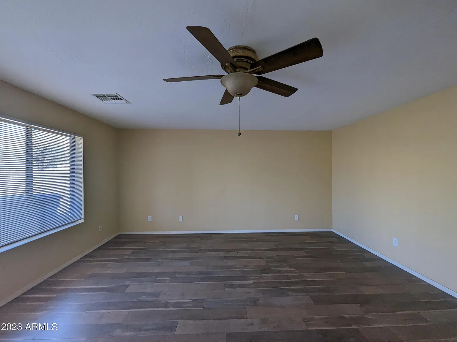 4 bed, 2.5 bath, 2011 sqft, $1,695 — Photo 2