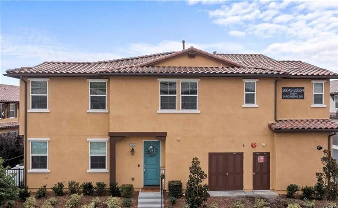 3 bed, 2.5 bath, 1804 sqft, $3,900 — Photo 1
