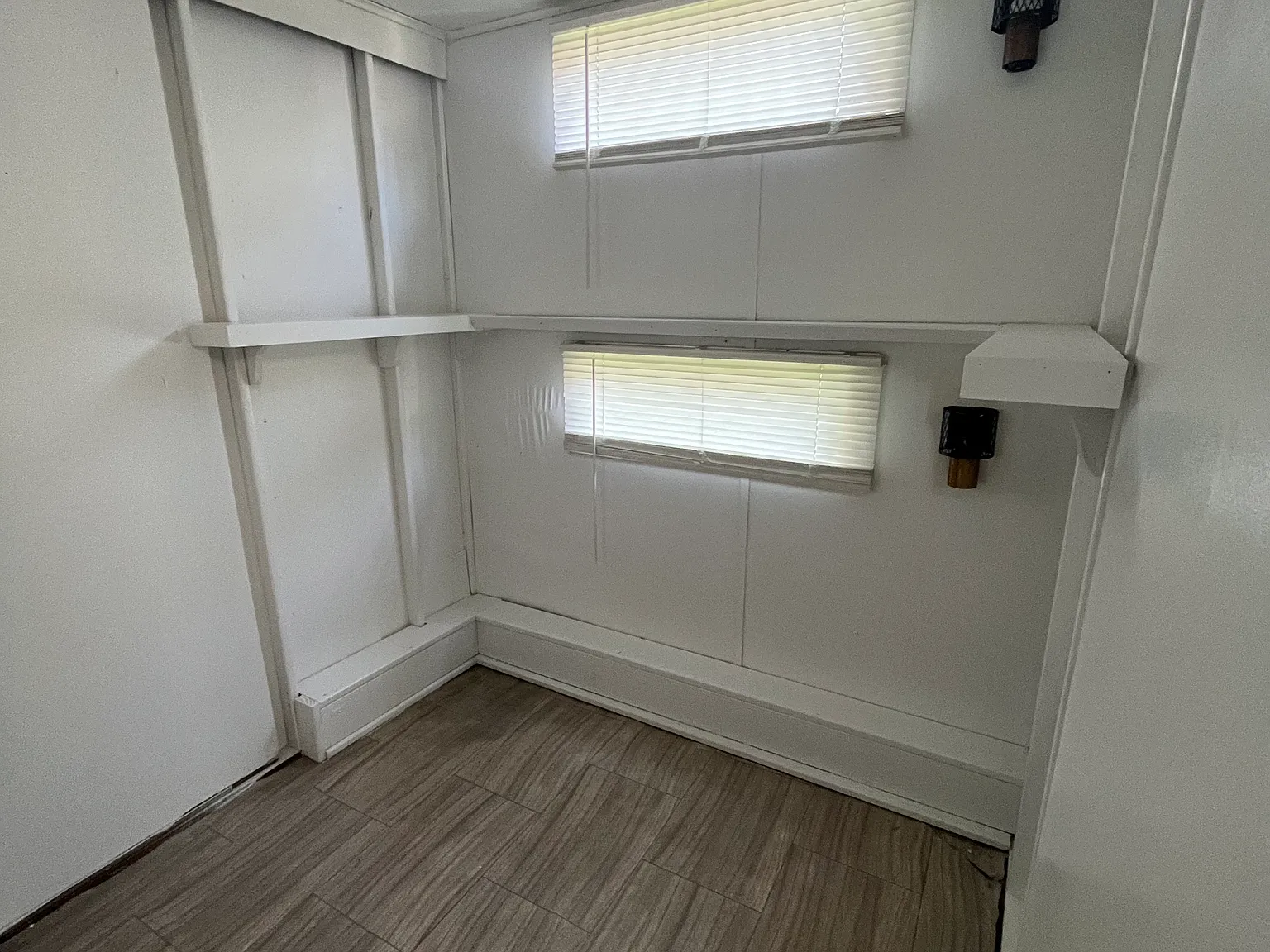 207 Moore Ave — Photo 3