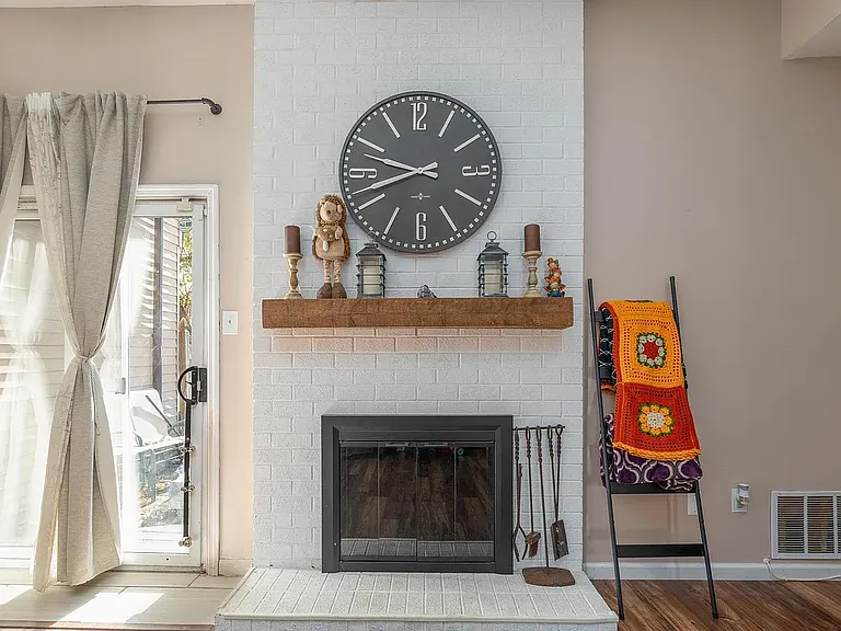 1720 Julie Ct — Photo 10