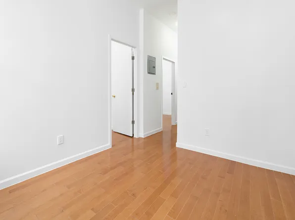 323 West 42nd Street image 5 of 12