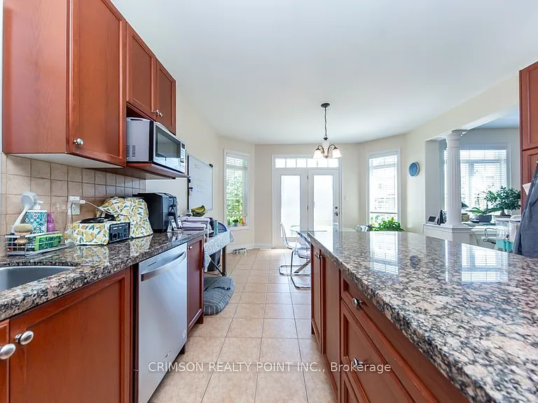 2304 Canterbury Cres — Photo 22