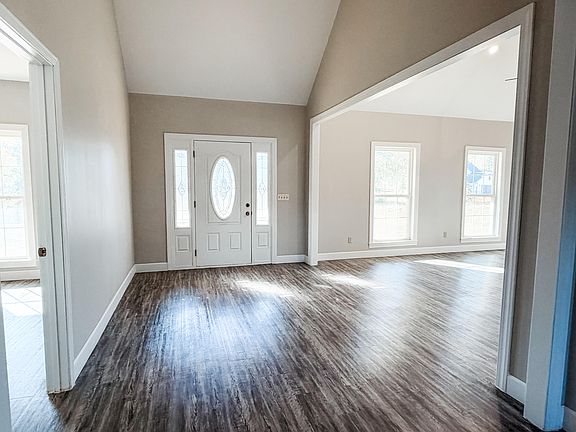 5th image of 1002 Robbins Ln