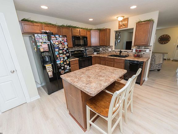 5th image of 16 Stafford Cir