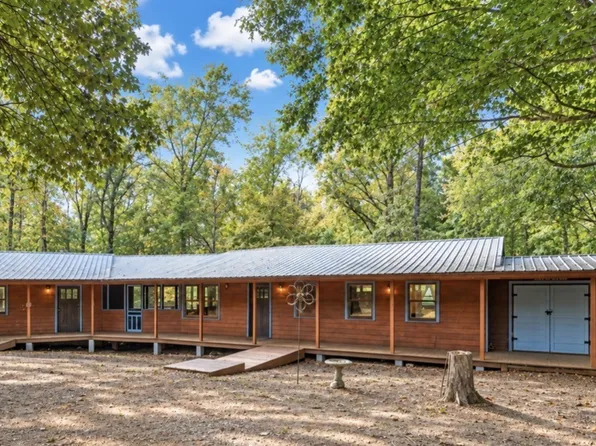 1035 Riverview Rd, Centerville, TN 37033