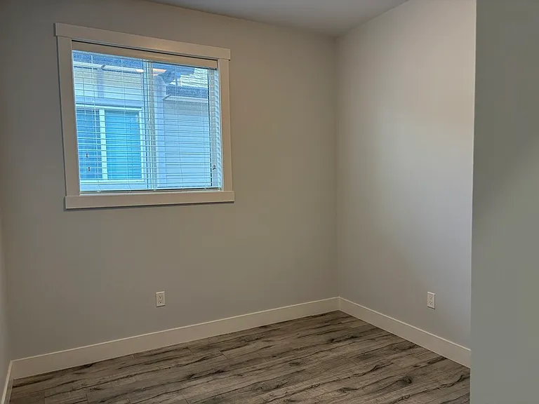 1025 Stockwell Ave #3 — Photo 6