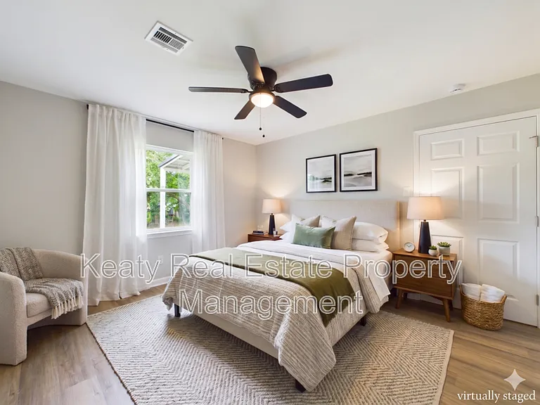 908 Saint Charles St — Photo 15