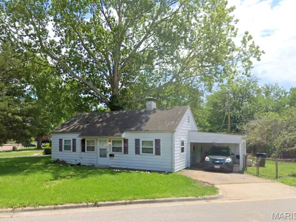 1300 Maiden Ln, Belleville, IL 62220