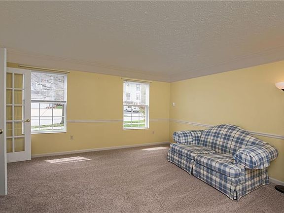 3rd image of 120 Hazelwood Dr