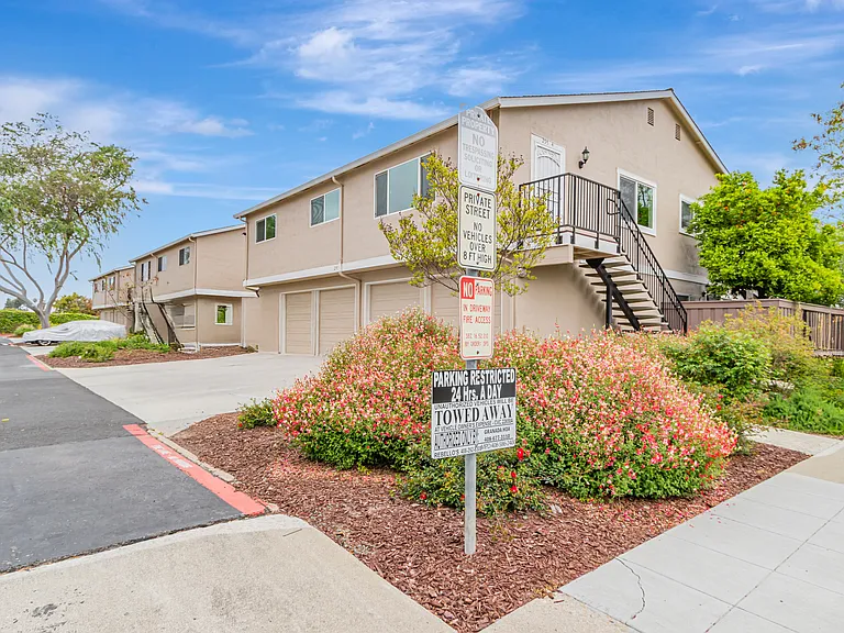 295 Rio Verde Pl #4 — Photo 1