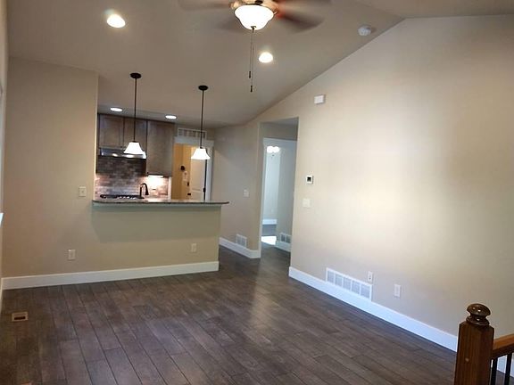 Living room/kitchen area