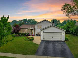 830 Harvest Dr, Lake Zurich, IL 60047