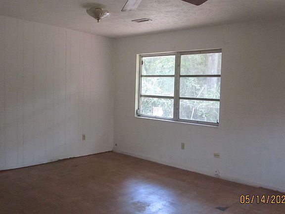 3rd image of 263 SE Pine Dr