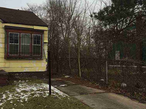 14564 Greenlawn