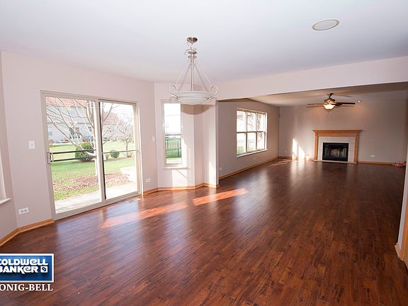 5th image of 16136 W Carlow Cir