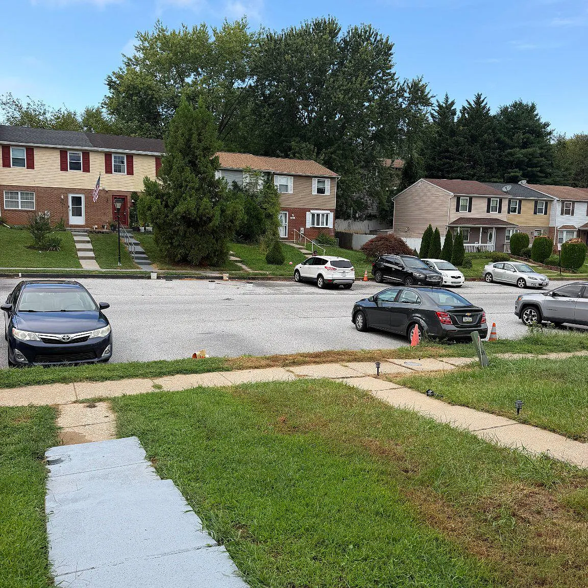 3 bed, 2.0 bath, 900 sqft, $2,300 — Photo 3