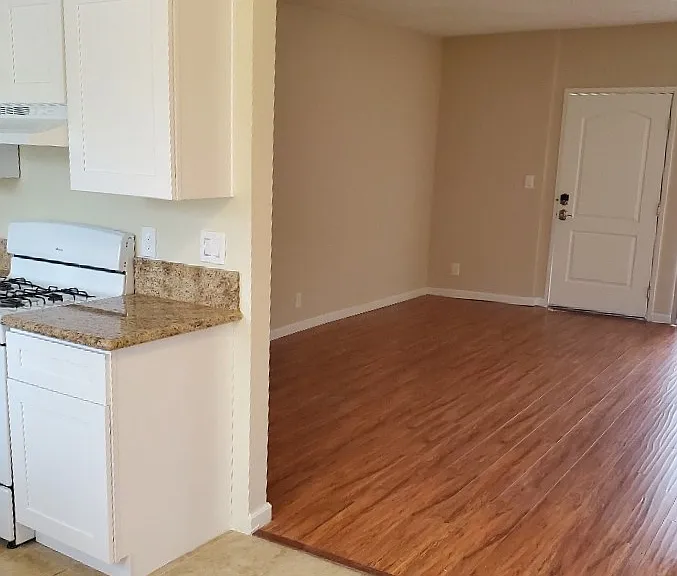 10243 Samoa Ave #203 — Photo 2