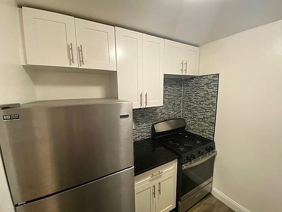4th image of 922 Bronx Park S #A4