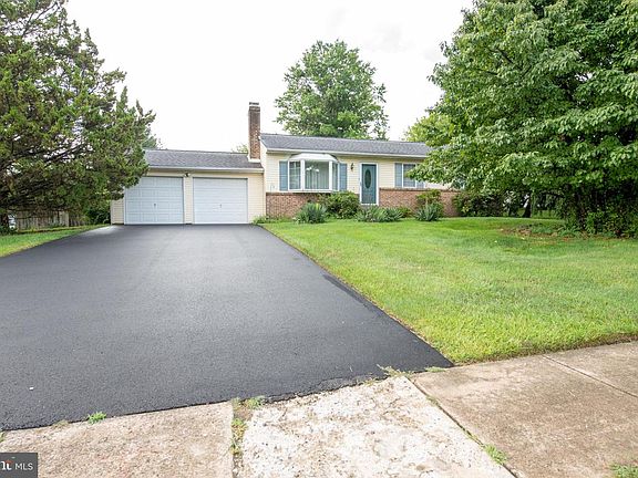 4th image of 2735 Centennial Rd