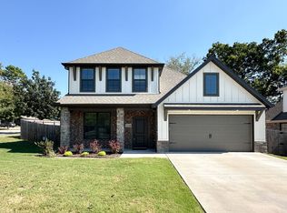 2196 N Woodlark Ln, Fayetteville, AR 72704