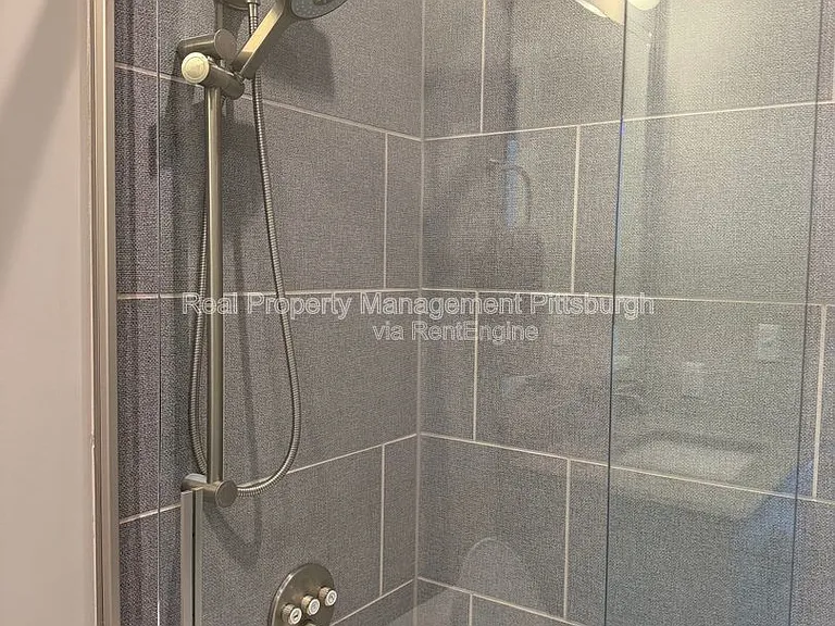 350 Oliver Ave #905 — Photo 9