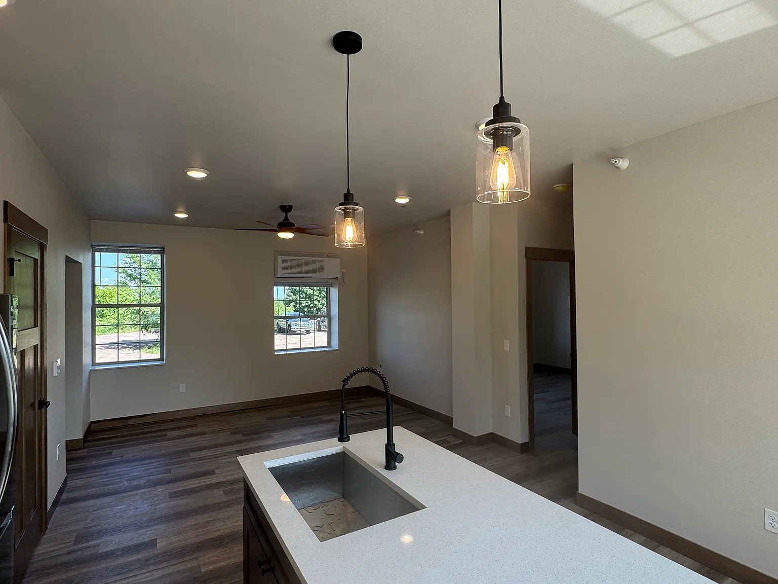 2 bed, 950 sqft, $1,400 — Photo 4
