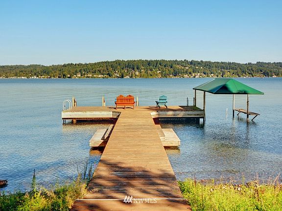 3rd image of 2034 W Lake Sammamish Parkway SE