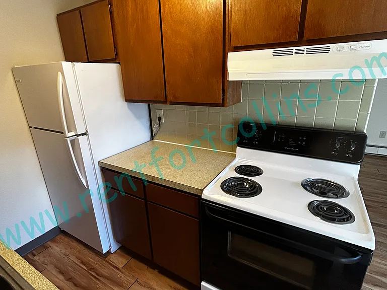 574 W 10th St — Photo 7