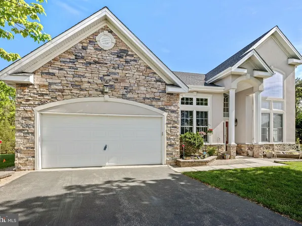 4 Little Falls Ct, Barnegat, NJ 08005