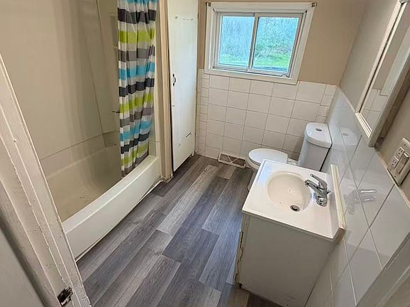 4th image of 3001 Newark Ave
