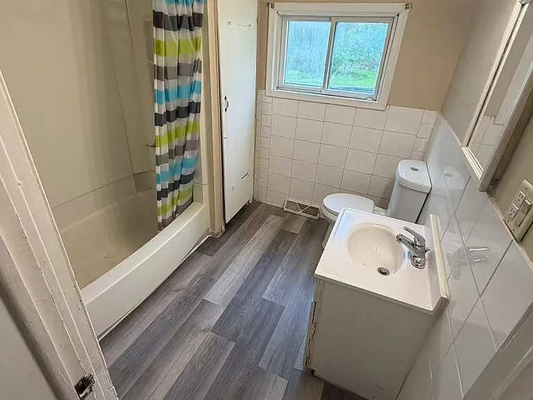 3001 Newark Ave — Photo 4