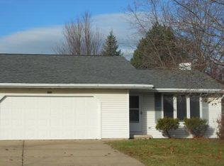 2589 Finger Rd, Green Bay, WI 54302