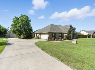 153 Star Point Ln, Weatherford, TX 76088