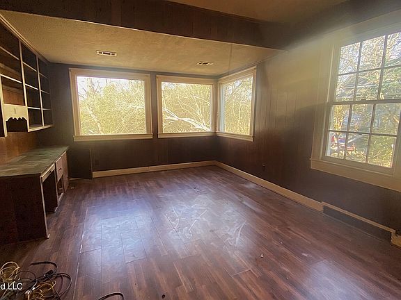 5th image of 408 Boulevard Ext