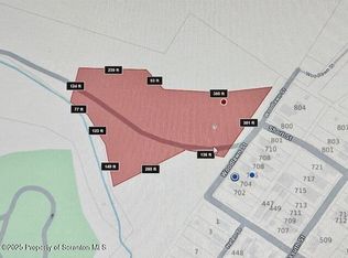 Woodlawn St, Throop, PA 18512